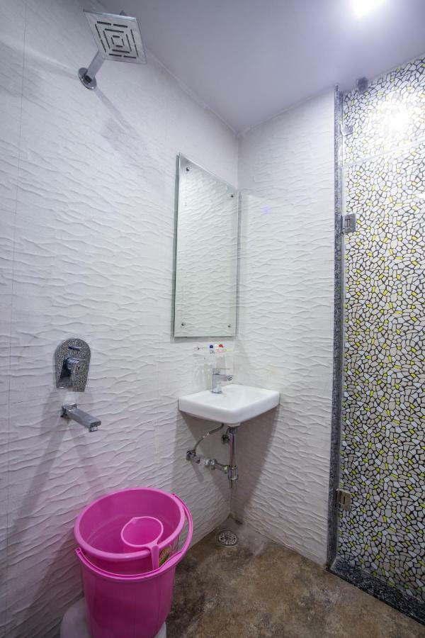 Hotel Harsha International Neu-Delhi Exterior foto